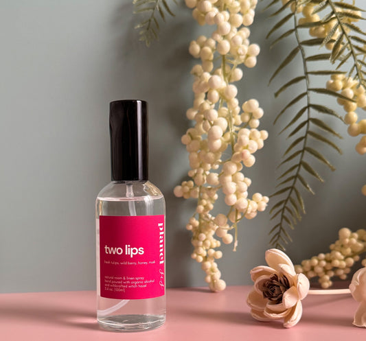 two lips room & linen spray Planet Sis
